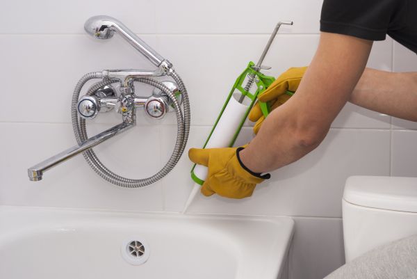 Bathtub Caulking in Providence